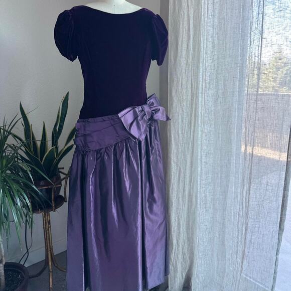 Vintage Women’s Medium Dress Deep Purple Velvet Taffeta Party Puff Sleeve Bow - Picture 1 of 5